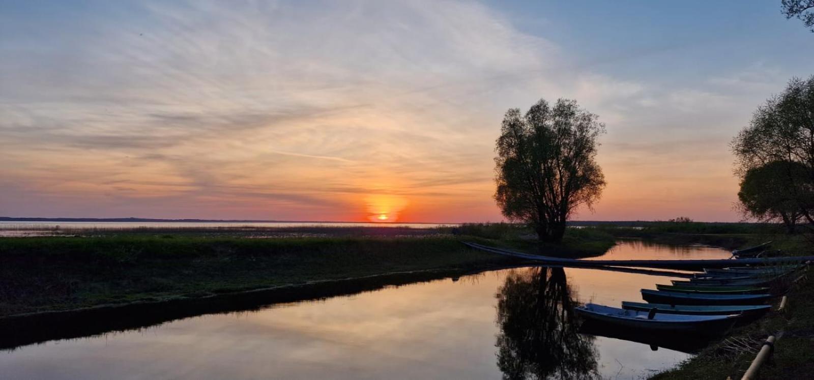 Отель Kempings Ezerpriedes Burtnieki  Экстерьер фото